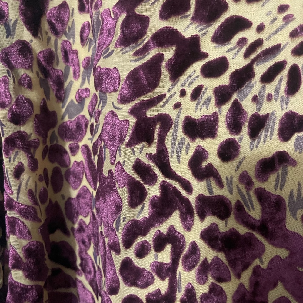 💕317 Easel Purple and Cream Leopard Print Blouse - Picture 5 of 6